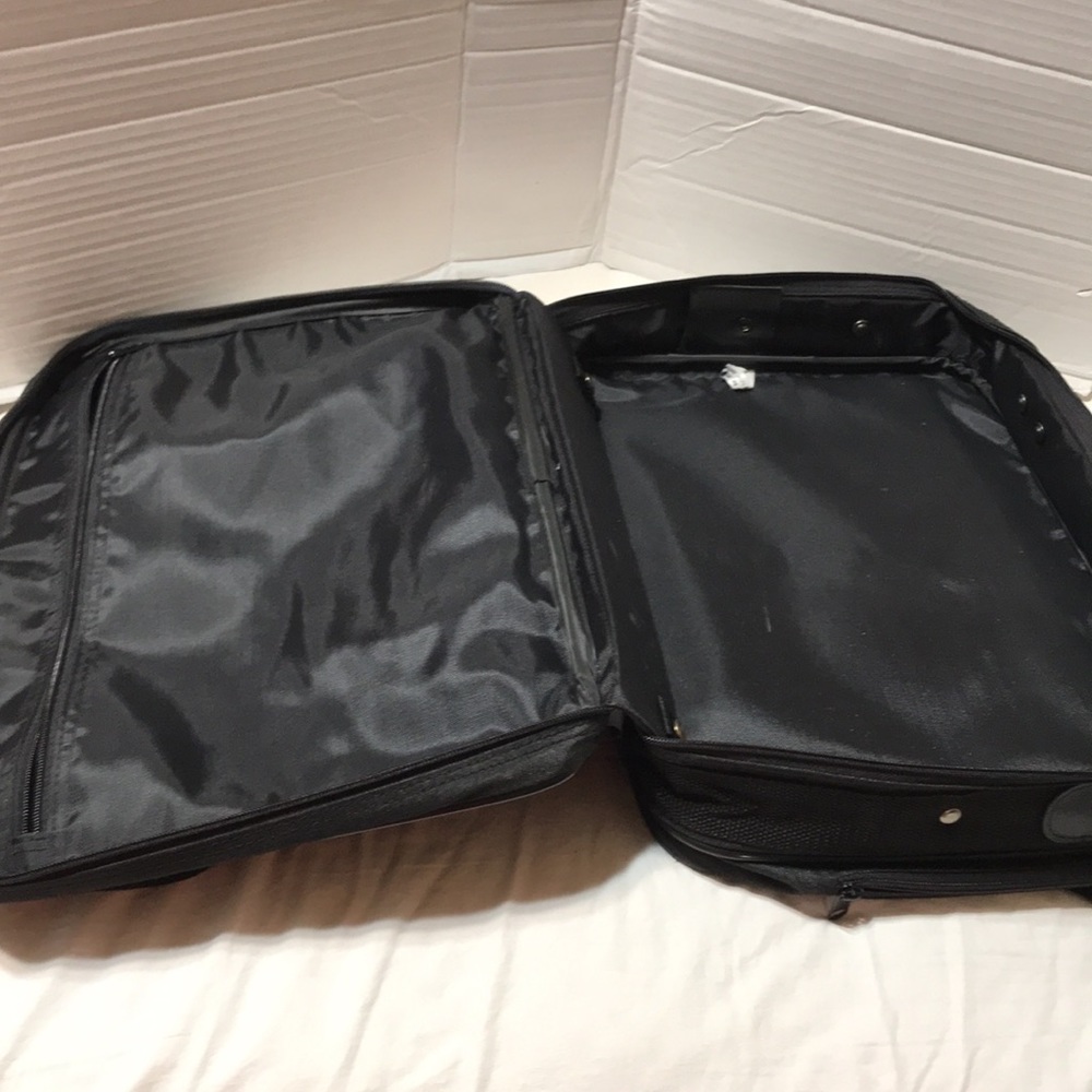 New! Overnight/business luggage - Picture 2 of 11
